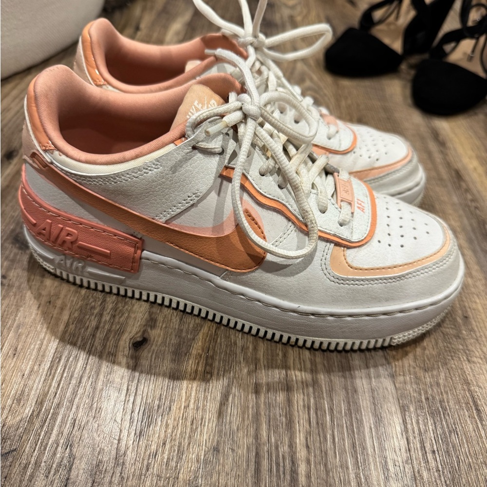 Nike Women's Sneakers - White and Peach